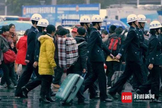 交通運輸部：網(wǎng)約車、快遞要積極配合落實疫情防控