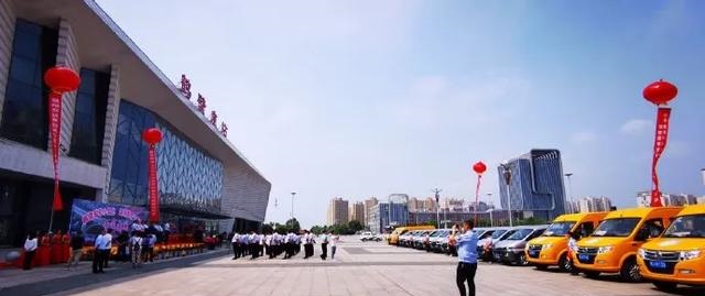 鶴濮班線小型化定制客運服務(wù)運營啟動儀式在鶴壁東站舉行