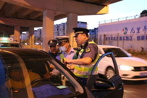松江加大非法客運整治力度，司機與網(wǎng)約車平臺一起處罰