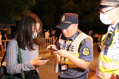松江加大非法客運整治力度，司機與網(wǎng)約車平臺一起處罰