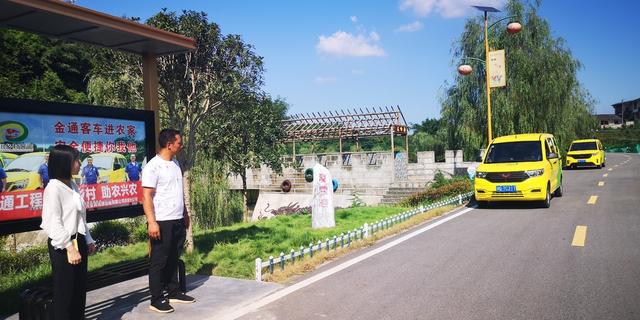 四川鄉(xiāng)村客運(yùn)不止載客，還能做這些
