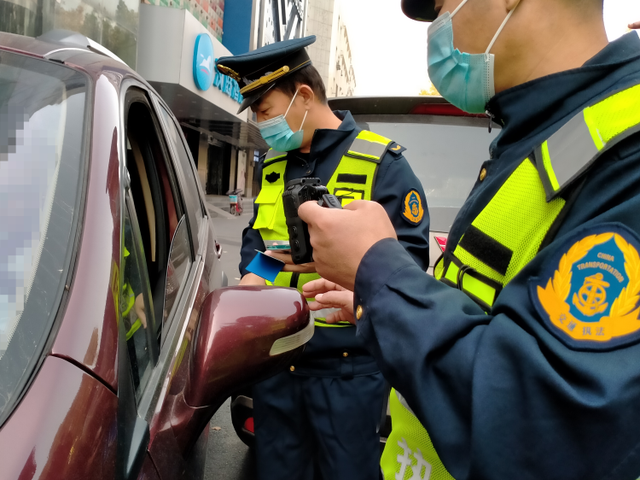 淄博查處非法網(wǎng)約車 規(guī)范車容車貌