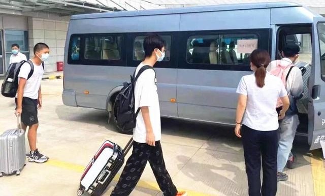 為保障在外就學學生離儀赴學，儀征市開通至南京南站的定制客運班線
