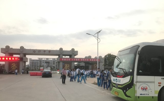 紅海灣定制公交提供直達(dá)校園服務(wù)，便利學(xué)生！