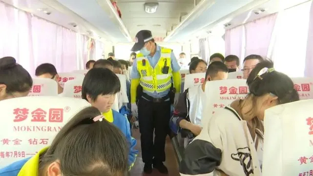 金塔縣教育局為學(xué)生開通定制客運(yùn)服務(wù)