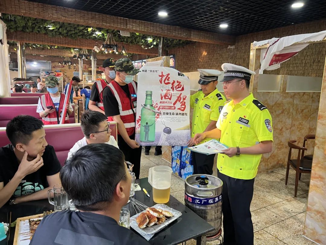 朔州交警聯合全市13家代駕公司，開展夏季拒絕酒駕宣傳活動