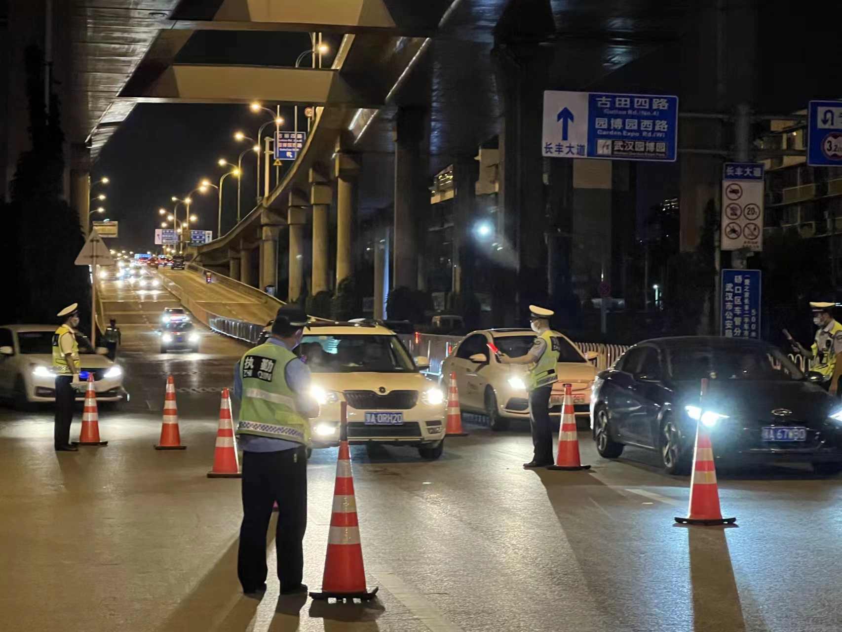 武漢交警打擊違法攻勢凌厲，共查獲酒醉駕2109起